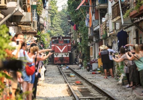 Exploring the history and uniqueness of Hanoi train street