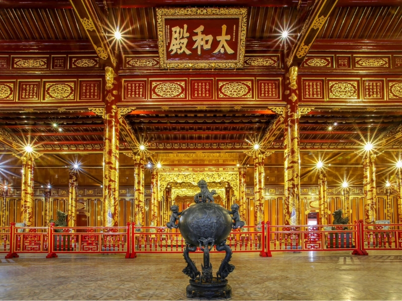 Inside Thai Hoa palace (source: Thanh nien news)