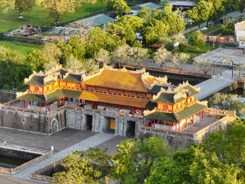 Hue Imperial City attracting visitors from around the world to explore its grand palaces, ancient temples, and rich cultural traditions each year (source: Dai Doan Ket news)