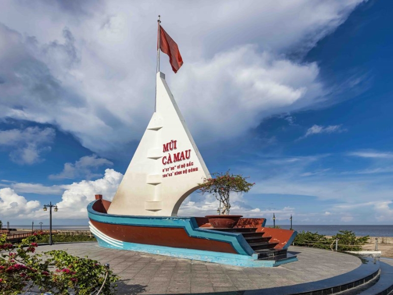 The ship-shaped monument (source: Heritage Vietnam airlines)