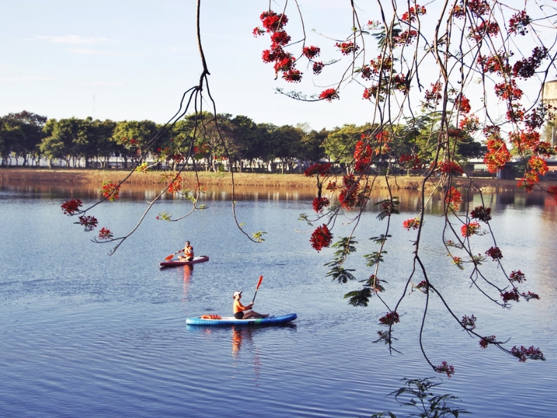 SUP on Perfume river (source: Vinwonders)