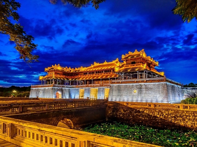 Enchanting Hue Imperial City at night (source: Vinwonders)