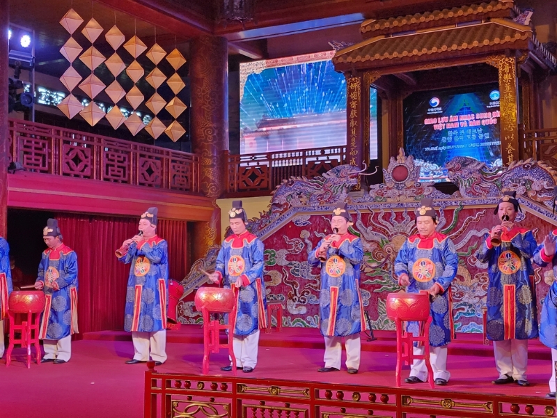 Live performances featuring traditional instruments is an integral part of imperial ceremonies (source: Thua Thien Hue news)