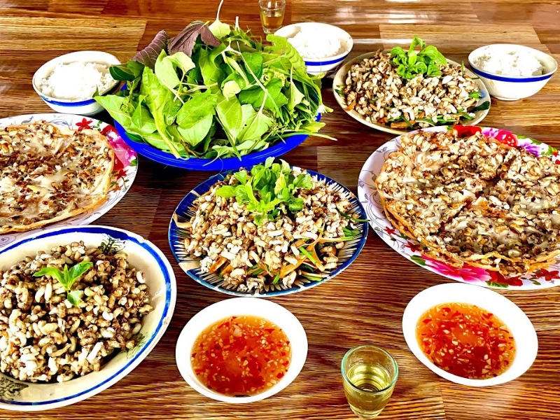 Not only honey, U Minh Ha’s young bees can also be crafted into an array of unique and flavorful dishes.