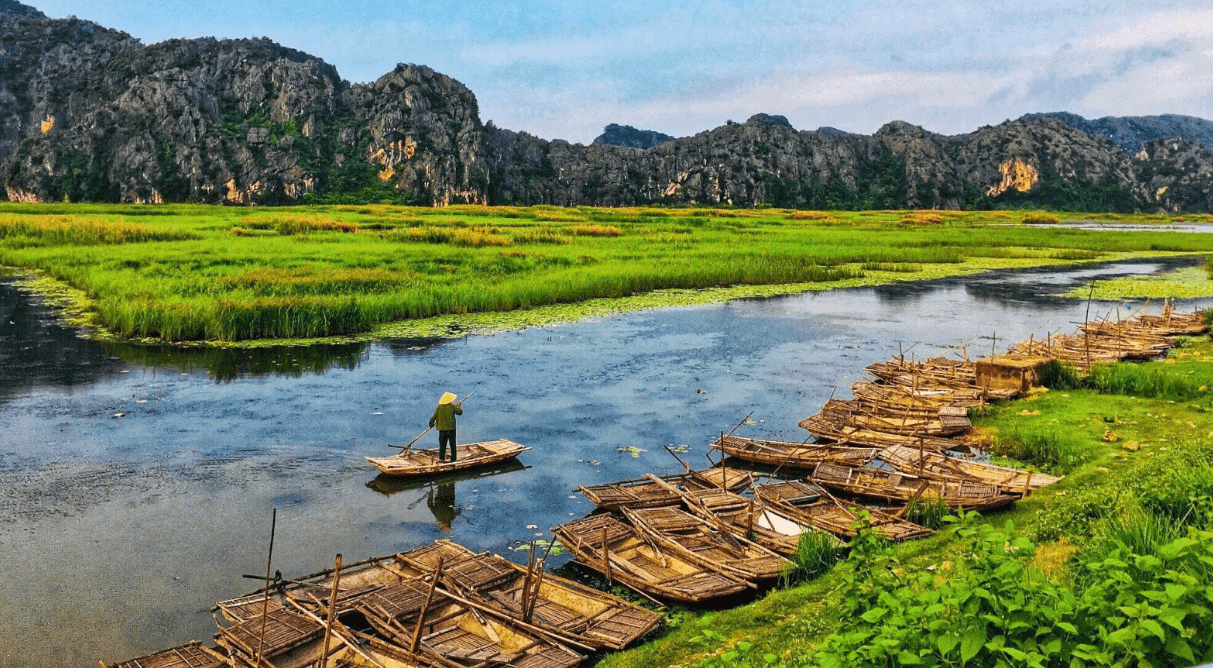 Van Long Lagoon is a pristine, serene paradise (Source: Aloha Vietnam)