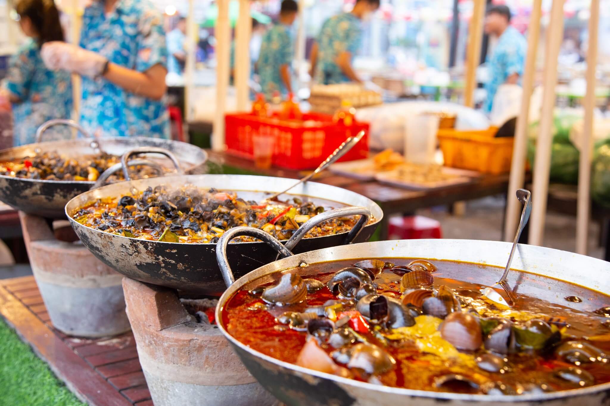 Mountain snails are stir-fried, offering a spicy, crunchy, sweet taste (Source: Helio Center)