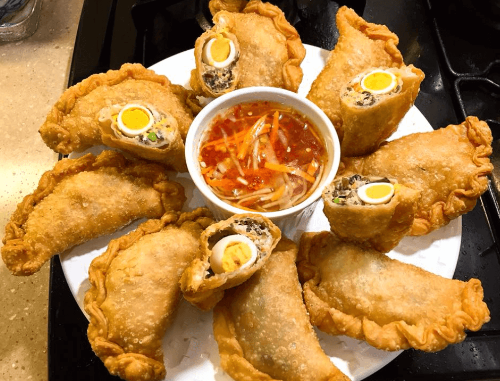 Each bite offers a delightful contrast of crunchy shell and tender filling (Source: Vinpearl)