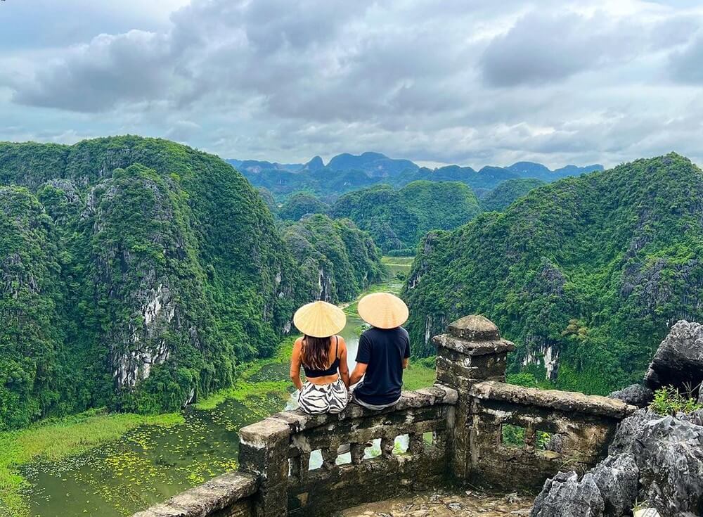 Breathtaking views from Ngoa Long Mountain peak (Source: Hanoi Graceful Hotel)