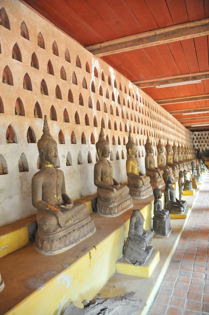 Wat Sisaket inside