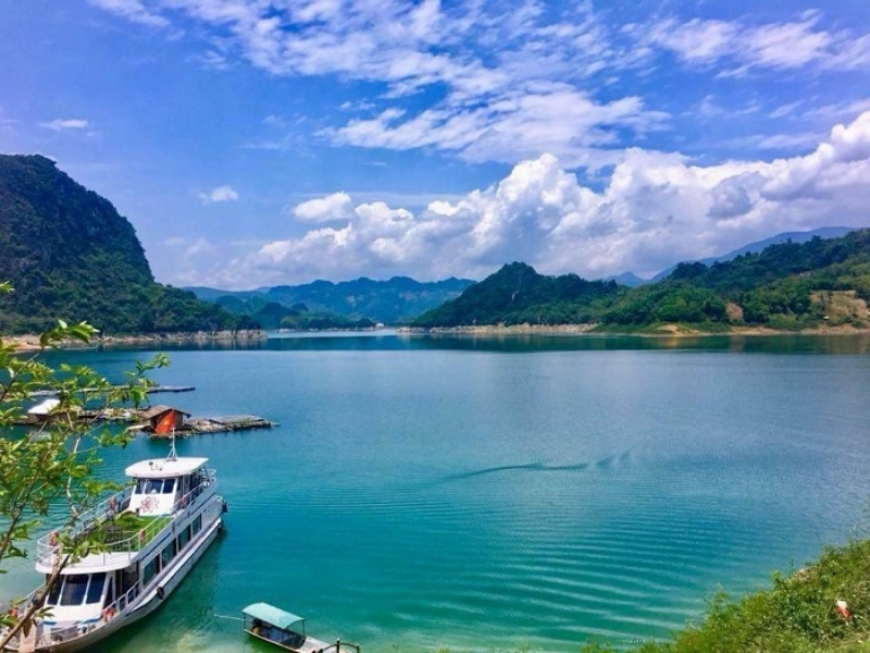 Discovering Thung Nai (source: Mai Chau tourist))