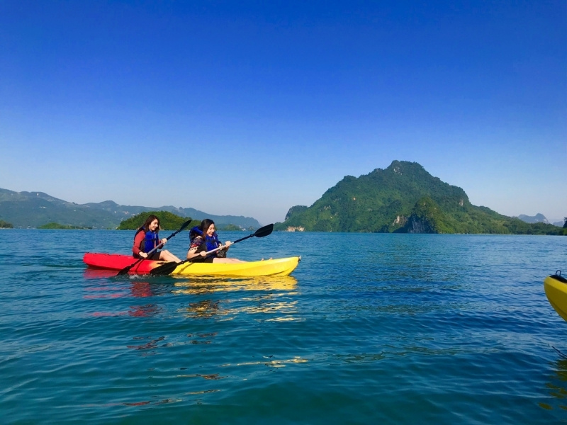 Kayaking on Da river (source: Dan Viet)