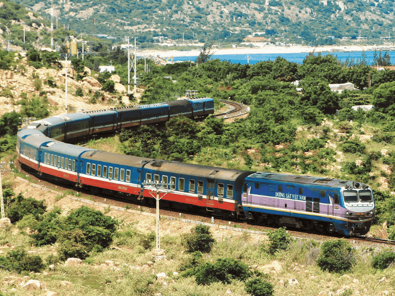 How to get to Tam Coc by train (source: Crystal Bay)