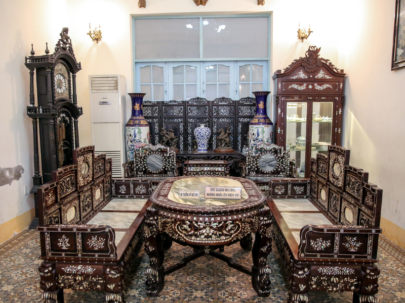 Inside Prince of Bac Lieu’s house (source: Du Lich Mekong)