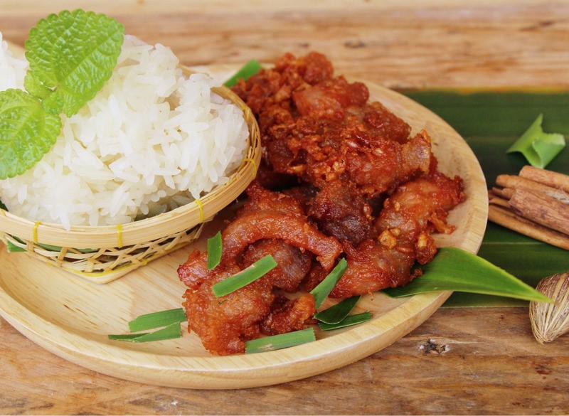 Khao Niew Moo Tod (Source: foodpanda)