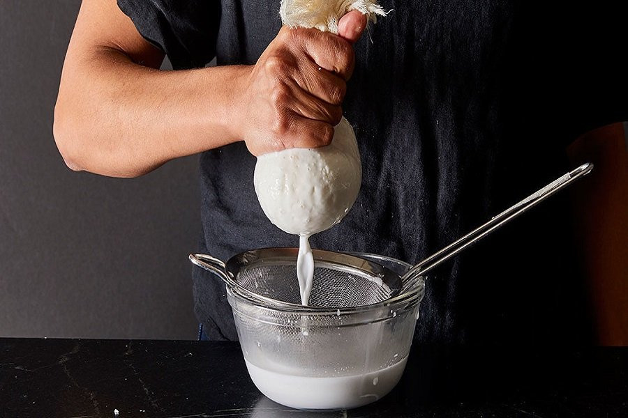 Step 1: Extracting coconut milk (source: btaskee)