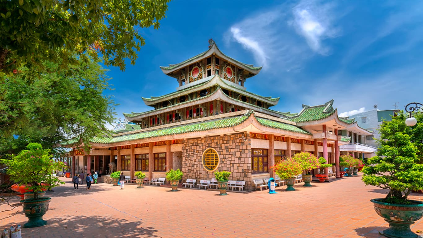 Ba Chua Xu temple (source: tin viet travel)