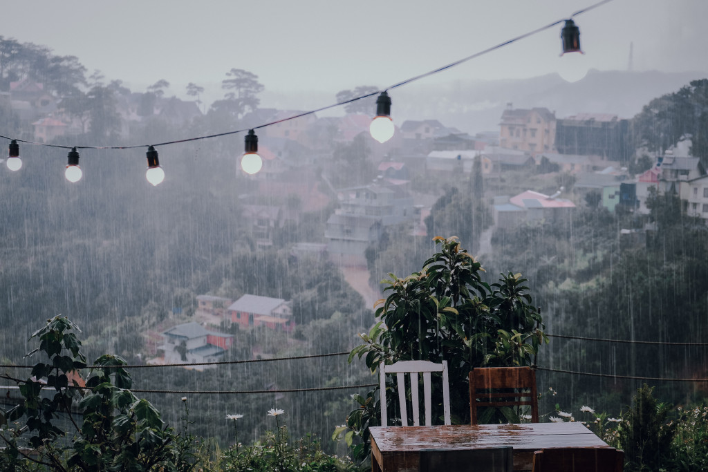 Traveling to Dalat during rainy season (source: com nieu nhu ngoc)