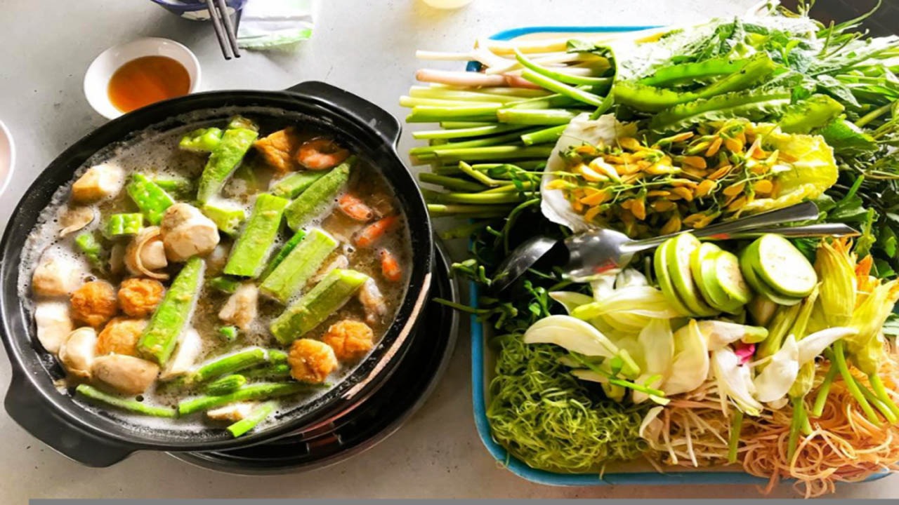 Fermented fish hotpot (source: Vietnam Budget Car Rental) 
