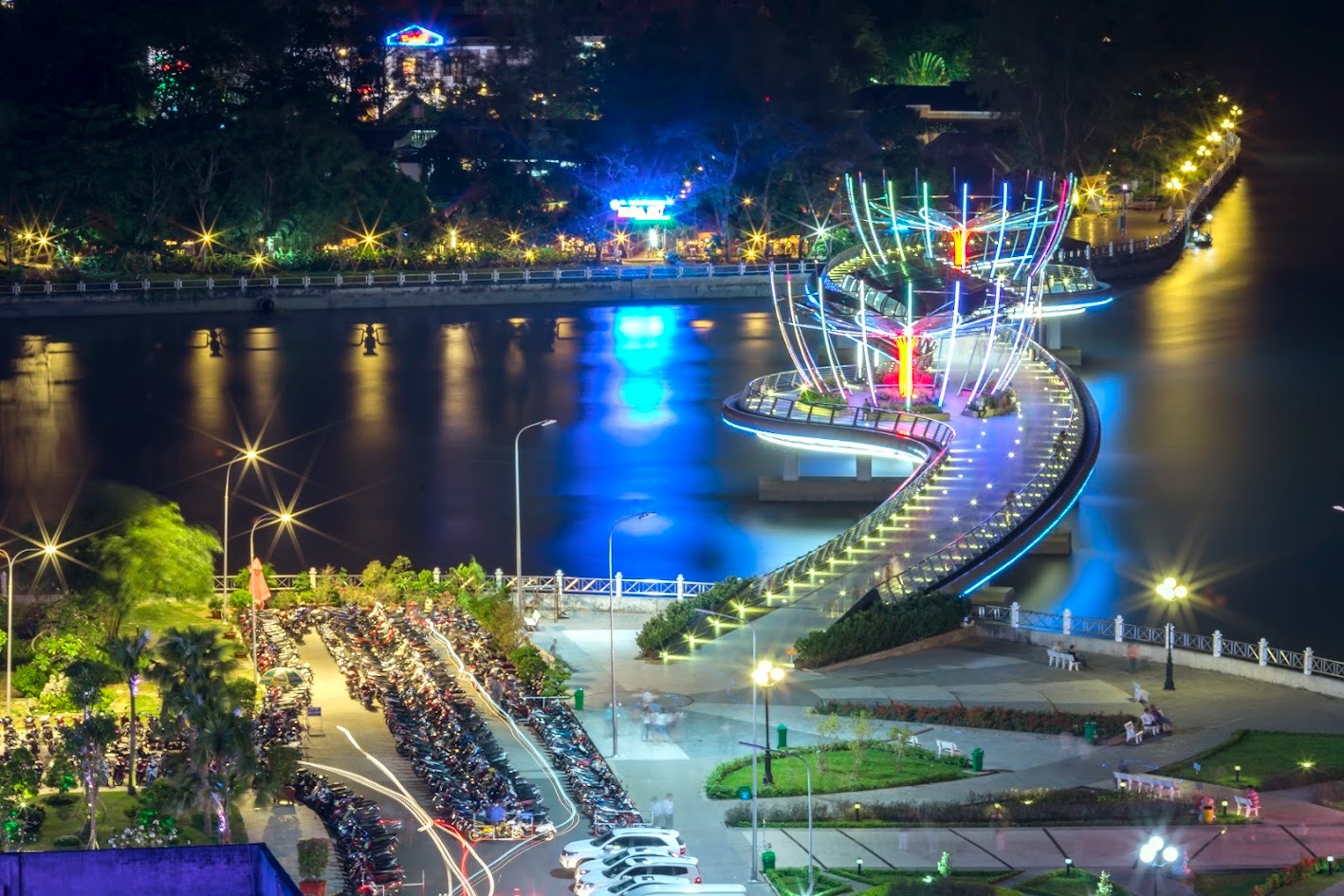 The best time to visit Ninh Kieu wharf is from November to April (source: Vinpearl)  Best time to visit