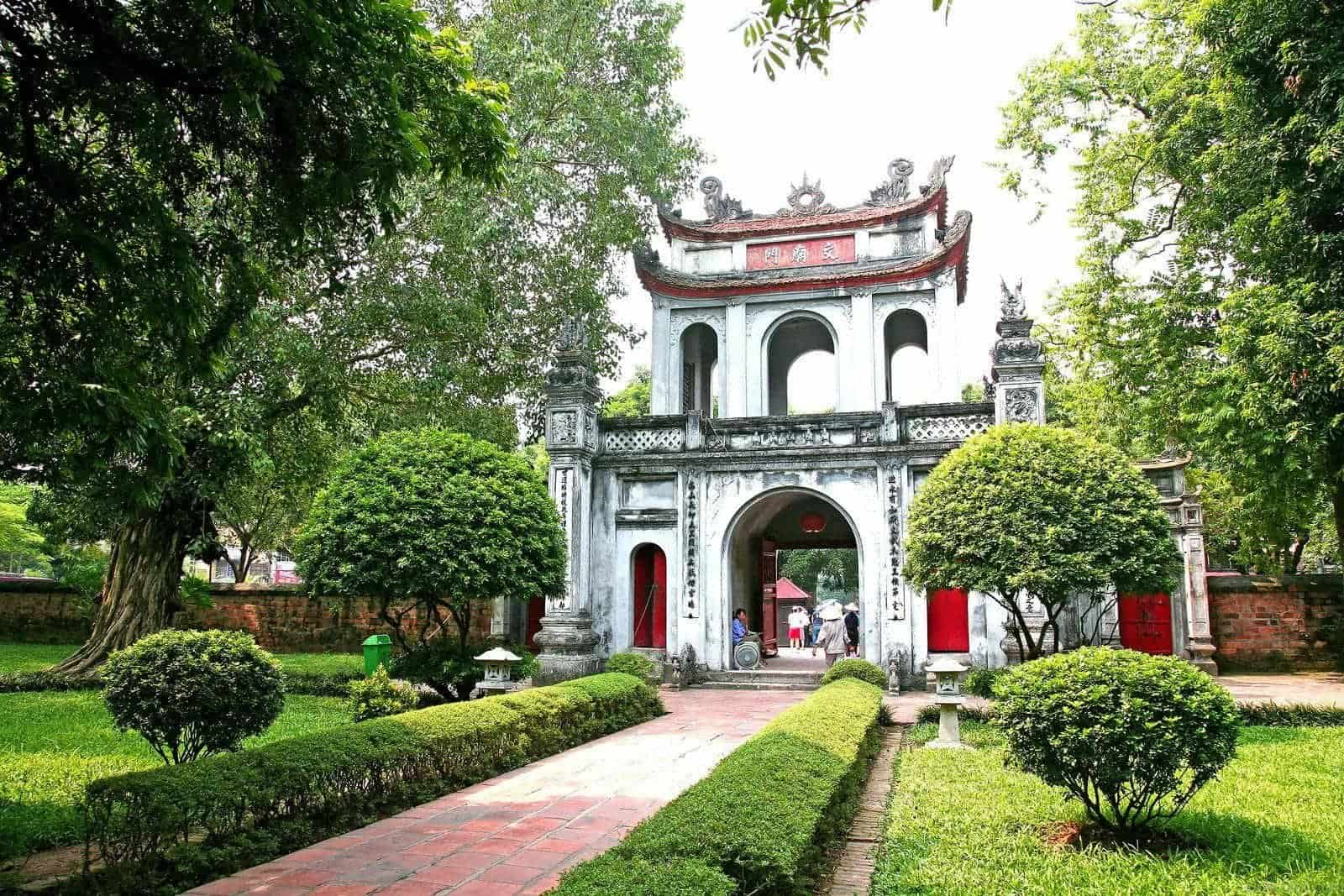 Seasonal packing tips when visiting Hanoi (source: vietnam discovery)