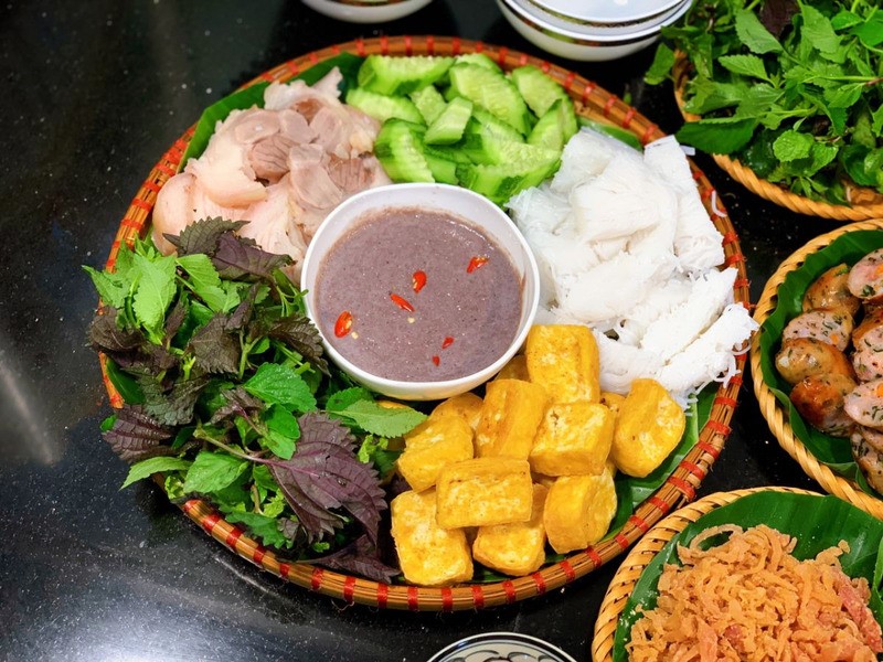 Noodle and tofu with shrimp sauce (Bun dau mam tom) (Source: Crystal Bay)