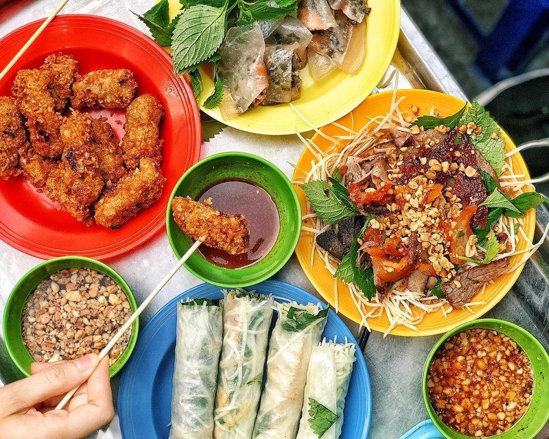Vietnamese green papaya salad with beef jerky (Source: VinWonders)
