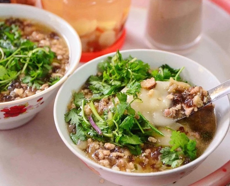 Hot plain rice flan (Banh duc nong) (Source: VinWonders)