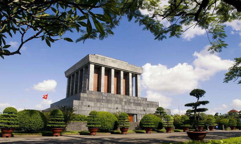 Visiting the Ho Chi Minh Mausoleum(Source: VinWonders)