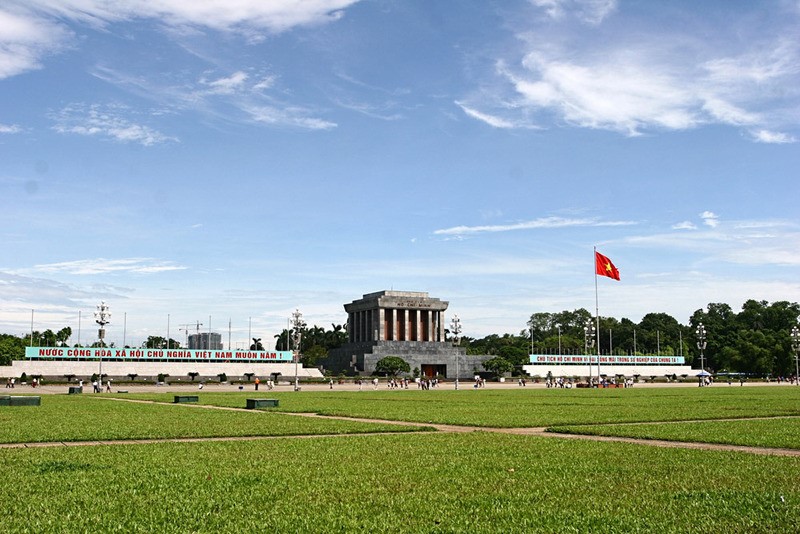 Exploring Ba Dinh Square (Source: Review Villa)