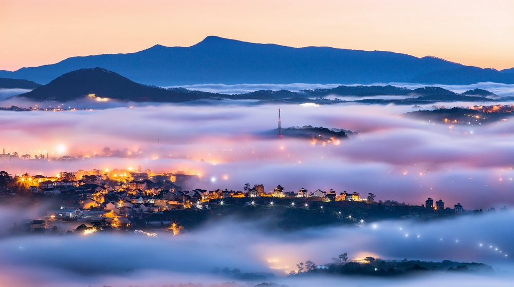 Da Lat veiled in mist – a dreamy escape into the clouds (source: Dalat Tours)