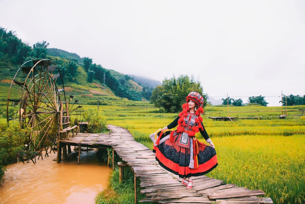 Trekking to Cat Cat Village is a rewarding option for those who love walking and nature (Source: Klook)