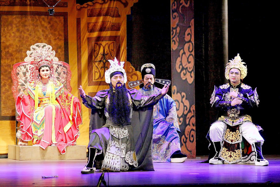 There are many iconic performances of Cai Luong (source: Saigoneer)
