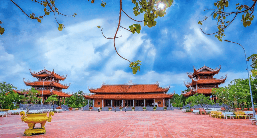 Truc Lam Phuong Nam Zen Monastery (source: Traveloka)