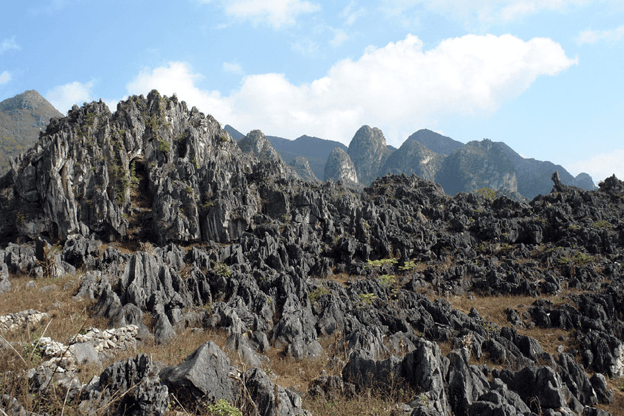 Dong Van Stone Plateau – Majestic and serene amidst the vast mountain winds (source: Ha Giang news)