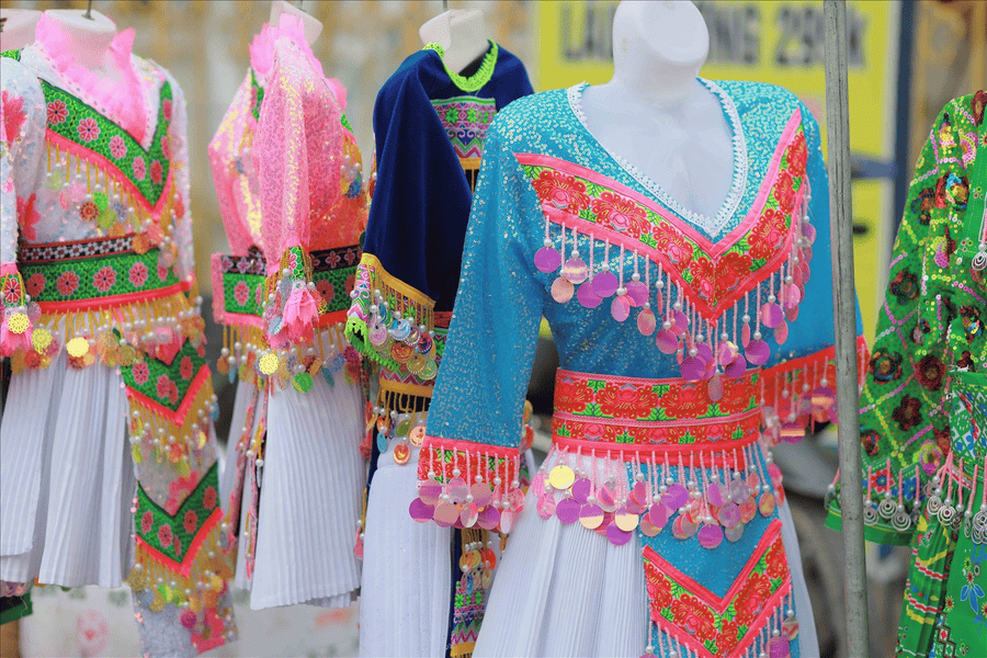 Brightly colored skirts are displayed in Meo Vac market (source: Bao Dan toc va Phat trien)