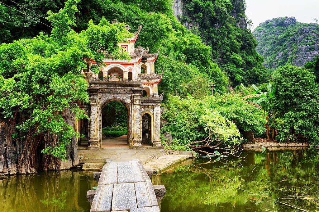 Bich Dong pagoda (source: Vietnam escape tour)
