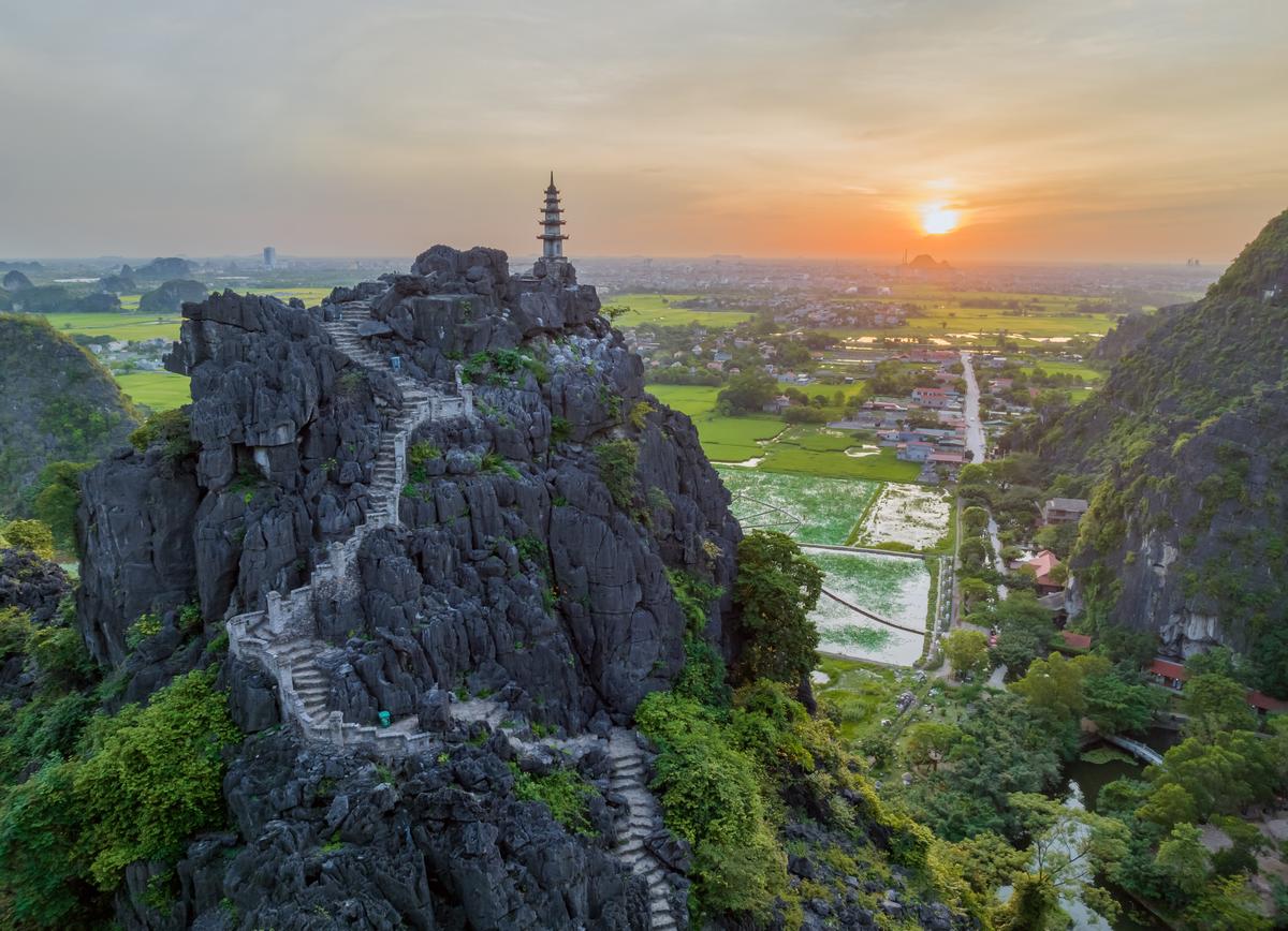 Mua cave (source: indochina voyage)
