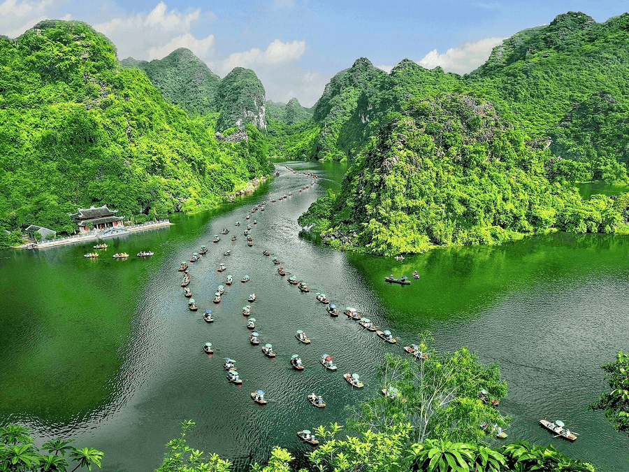 Trang An in summer (source: Bamboo Airways)