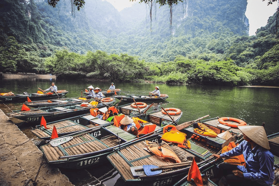 Trang An is one of Vietnam's most breathtaking destinations (source: Aloha Vietnam travel)