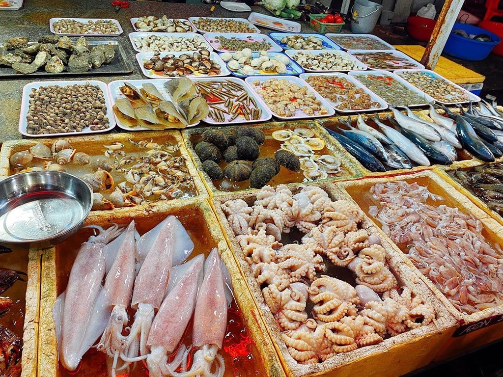 Mui Ne market reflects the area’s rich fishing heritage