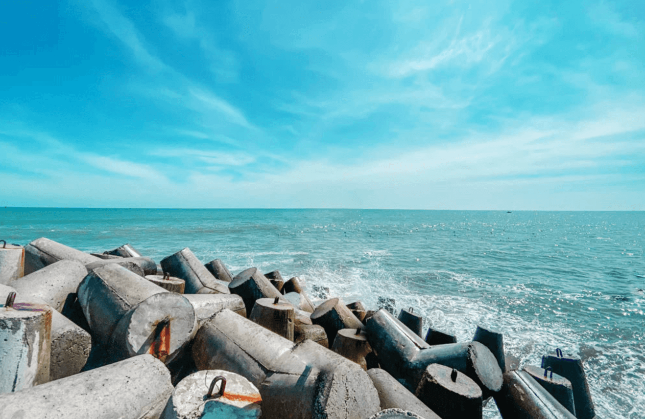 Ong Dia Beach draws intermediate and advanced surfers (Source: Sai Gon Star Travel)