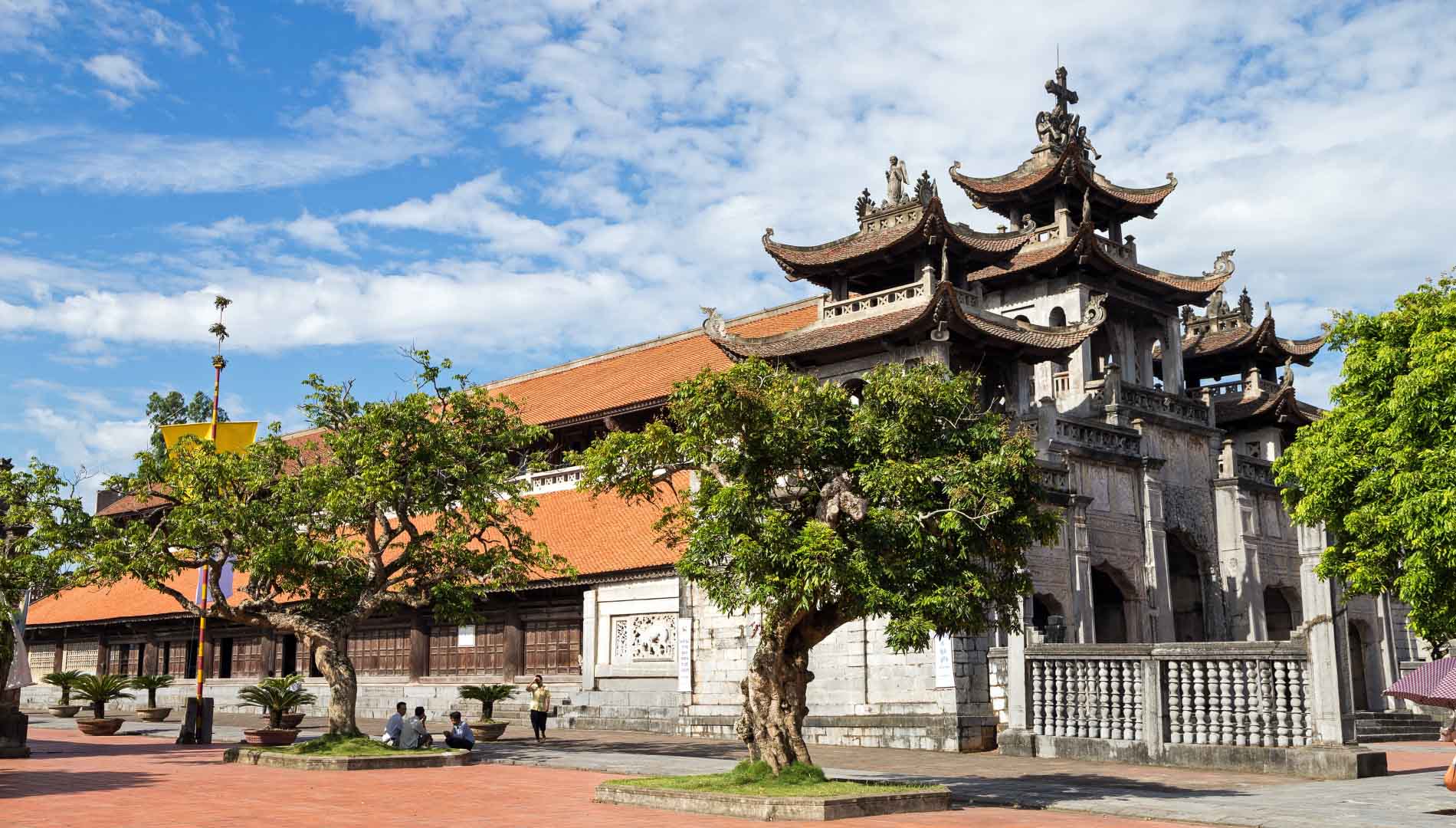 Phat Diem Cathedral (source: So thong tin va truyen thong Ninh Binh)