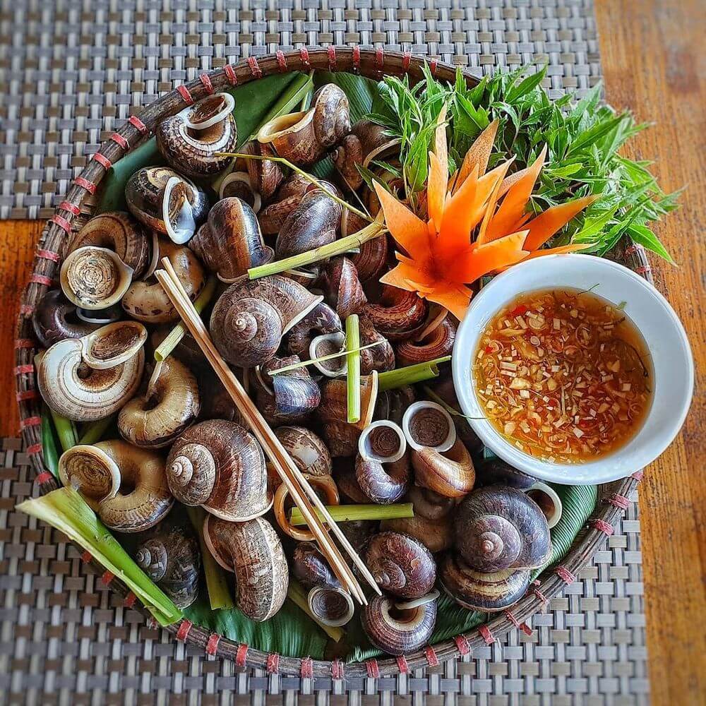 Sweet, crisp mountain snails dipped in tangy lemon-chili fish sauce (Source: Tico Travel)