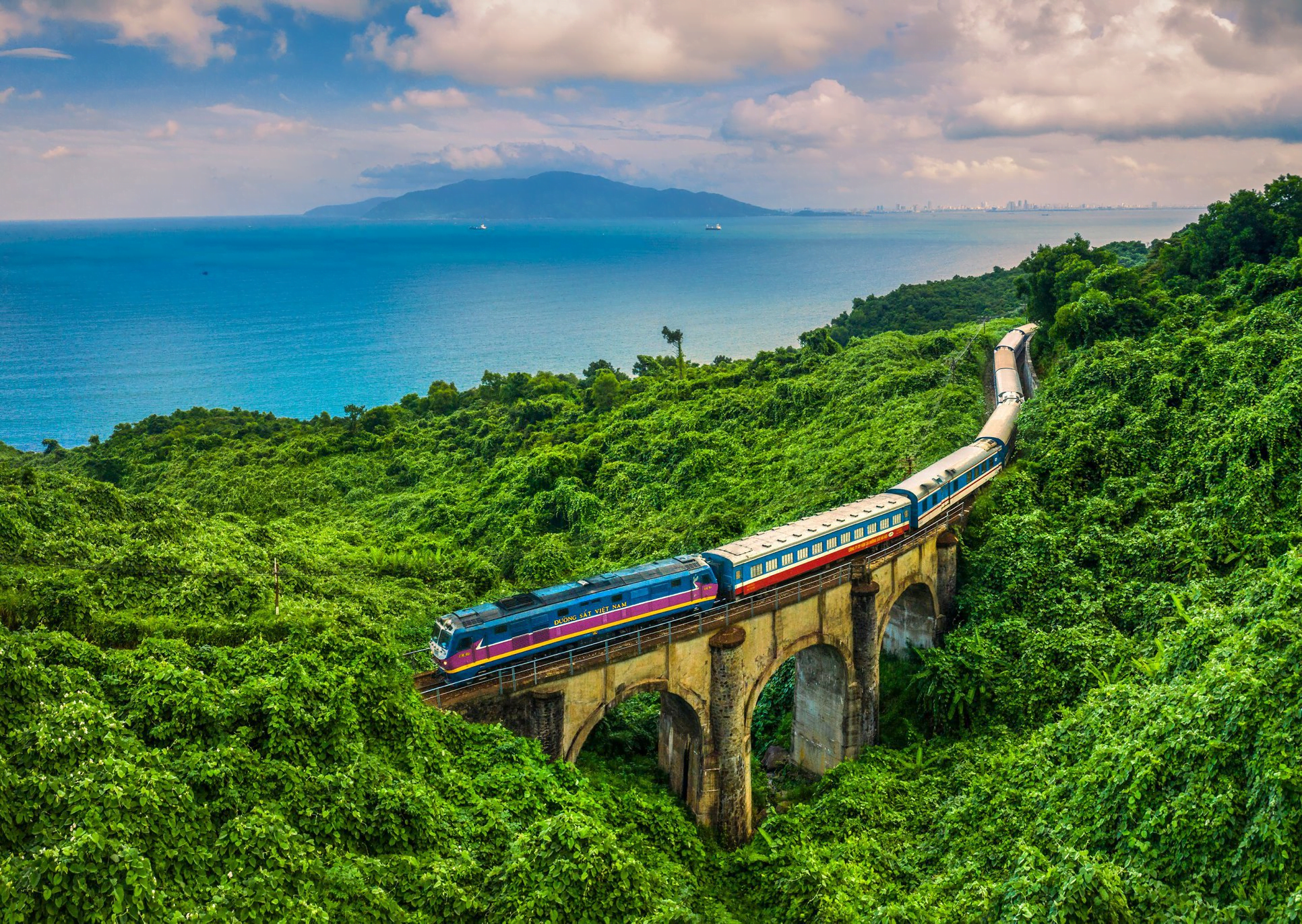 Train schedules and ticket prices from Hanoi to Ninh Binh (source: Pu Luong nature reserve)
