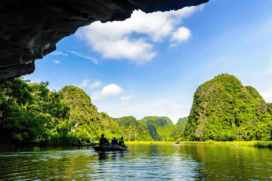 Are the Trang An grottoes worth visiting? (source: Trung tam xuc tien du lich Ninh Binh)