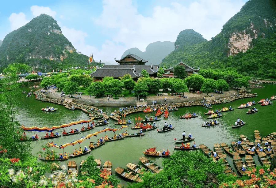 Trang An Landscape Complex (source: Traveloka)