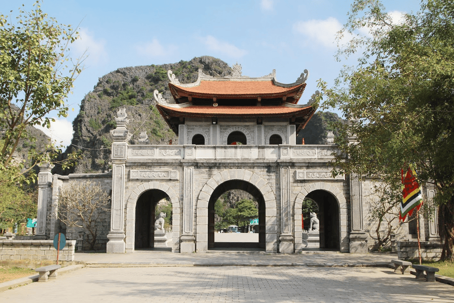 Explore Hoa Lu Ancient Capital (source: Vietjet)