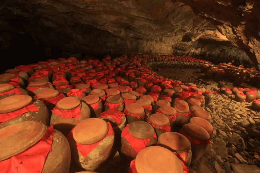 Nau Ruou cave (source: Crystal Bay)