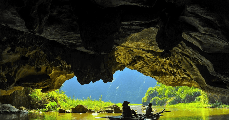 Immerse in the beauty of caves in Tam Coc (source: Vietnam tourism)