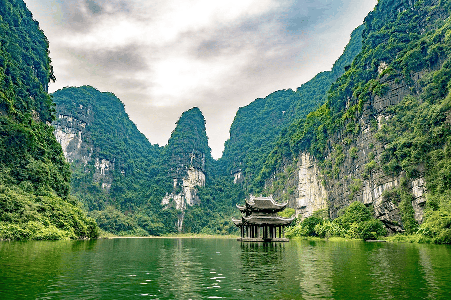 Ancient Vu Lam Palace (source: Check in Travel)